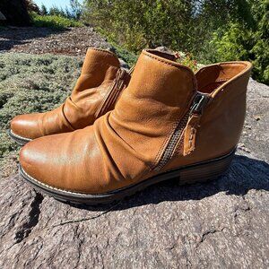 CLARKS, Brown Leather Booties, size 7 1/2